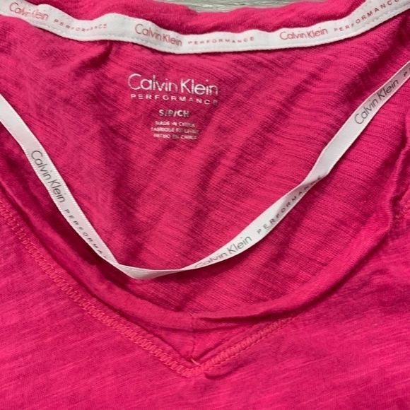 Calvin Klein | Pink T-shirt - Picture 3 of 3